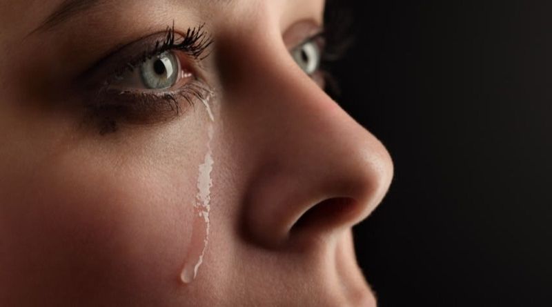 Chảy nước mắt liên tục là triệu chứng của tắc lệ đạo ở người lớn