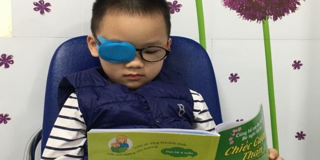 Trẻ bịt mắt chữa nhược thị